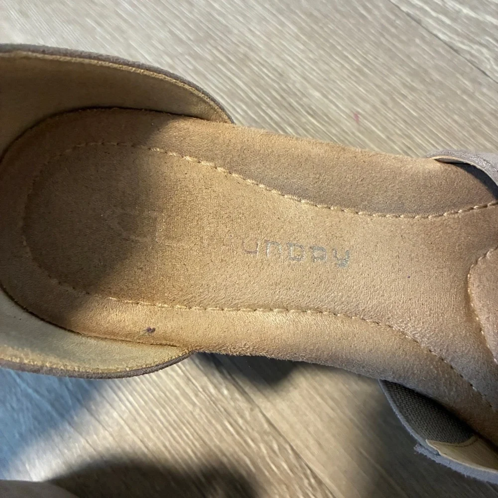 N/A beige gray